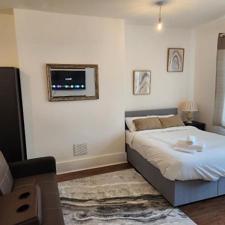 Immaculate 1-Bedroom In Greenhithe Kültér fotó