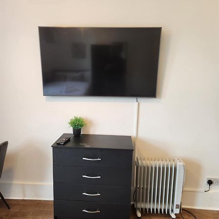 Immaculate 1-Bedroom In Greenhithe Kültér fotó
