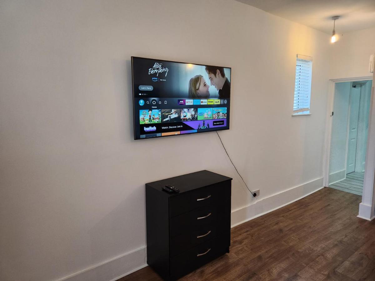 Immaculate 1-Bedroom In Greenhithe Kültér fotó